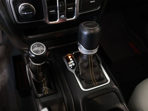 Used 2022 Jeep Gladiator Overland image 9