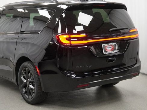 New 2026 Chrysler Pacifica Limited w/ S Appearance Package image 12