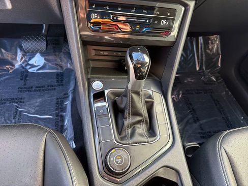Certified 2023 Volkswagen Tiguan SE w/ Panoramic Sunroof Package image 27