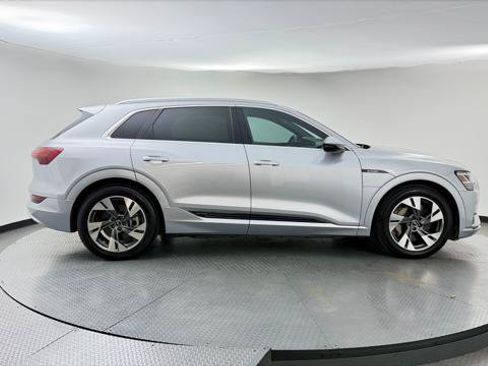 Used 2022 Audi e-tron Premium AWD/4WD image 9
