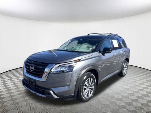 Used 2023 Nissan Pathfinder SL image 5