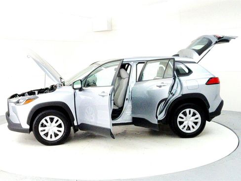 Certified 2023 Toyota Corolla Cross L image 10