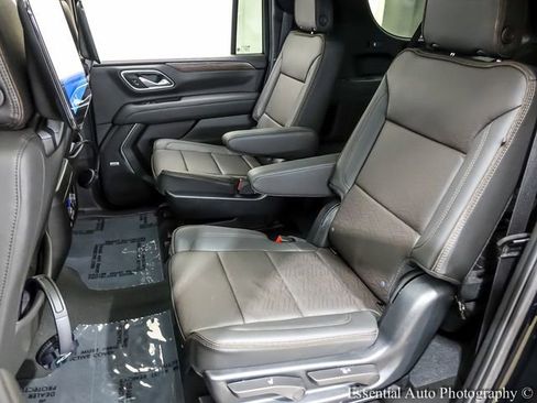 Used 2024 Chevrolet Suburban High Country AWD/4WD image 12