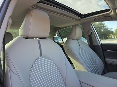 Used 2022 Toyota Camry SE image 15