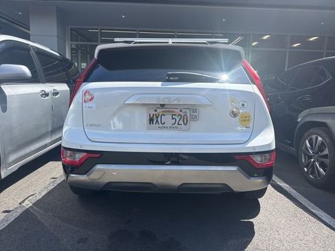 Used 2023 Kia Niro EX Touring image 4