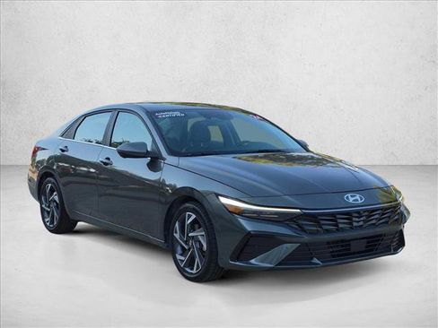 Used 2024 Hyundai Elantra Limited FWD image 3