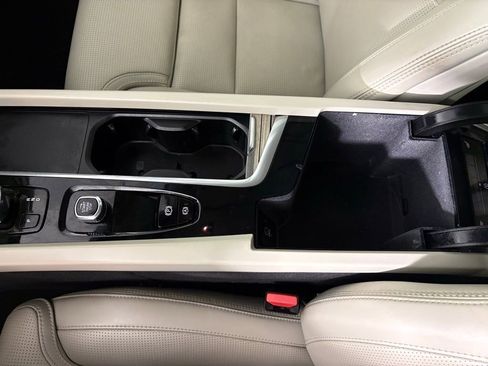 Used 2022 Volvo XC60 B6 Inscription w/ Advanced Package image 31