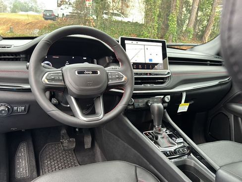 Used 2024 Jeep Compass Trailhawk w/ Trailhawk Elite Group image 16