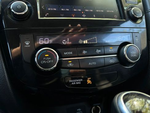 Used 2019 Nissan Rogue SV AWD/4WD image 25