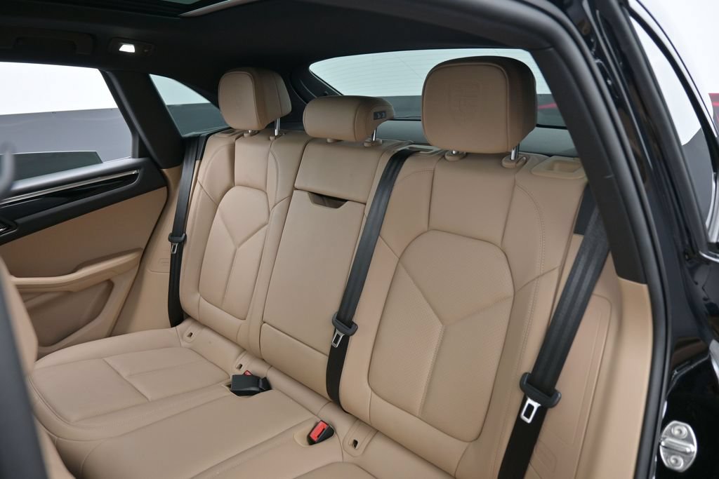 Certified 2026 Porsche Macan AWD/4WD image 23