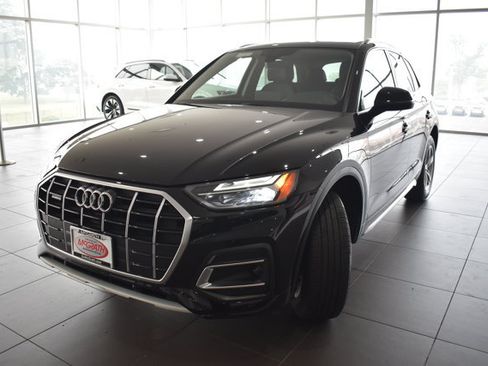 Used 2021 Audi Q5 2.0T Premium w/ Convenience Package AWD/4WD image 3
