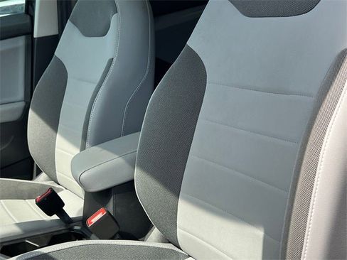 Used 2022 Volkswagen Taos SE w/ Panoramic Sunroof Package image 22