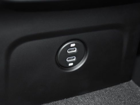 Certified 2025 Porsche Macan image 21