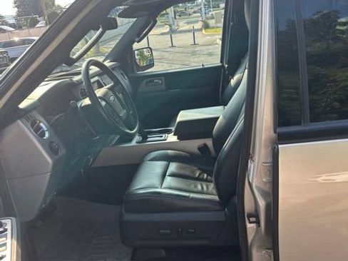 Used 2017 Ford Expedition XLT w/ Equipment Group 201A AWD/4WD image 13