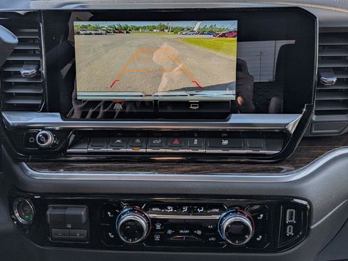 New 2026 GMC Sierra 1500 Elevation w/ LPO, Elevation Black Package AWD/4WD image 16