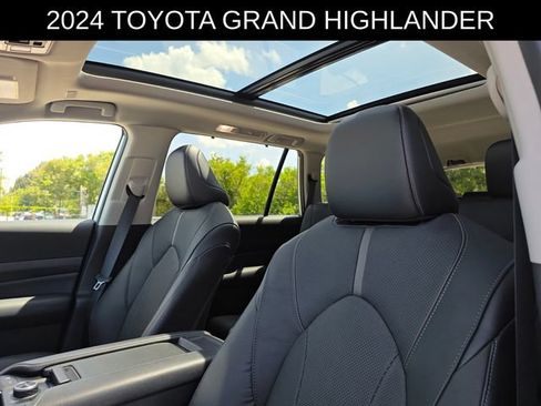 Used 2024 Toyota Grand Highlander AWD image 24