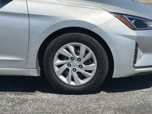 Used 2019 Hyundai Elantra SE FWD image 24