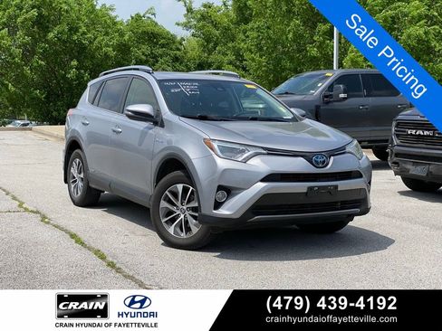 Used 2018 Toyota RAV4 XLE AWD/4WD image 1