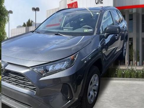Used 2020 Toyota RAV4 LE FWD image 1
