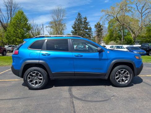 Used 2021 Jeep Cherokee Trailhawk w/ Comfort/Convenience Group AWD/4WD image 9