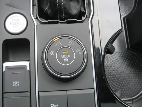 Used 2022 Volkswagen Atlas SEL R-Line image 38