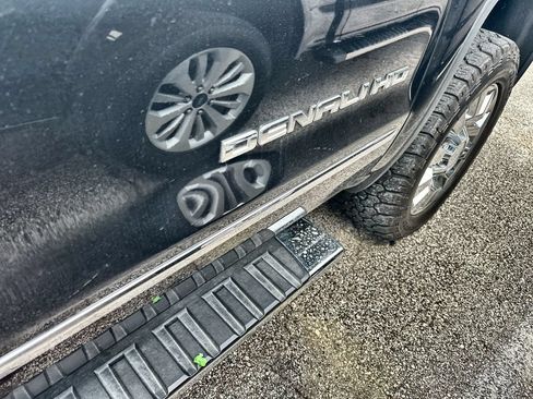 Used 2019 GMC Sierra 2500 Denali w/ Duramax Plus Package AWD/4WD image 11