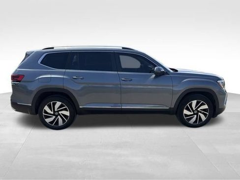 Used 2024 Volkswagen Atlas SEL AWD/4WD image 2