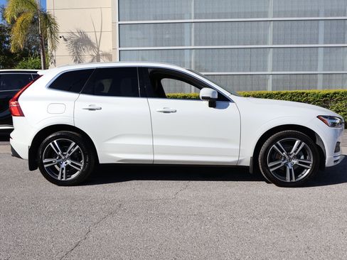 Used 2021 Volvo XC60 T5 Momentum w/ Protection Package Premier image 11