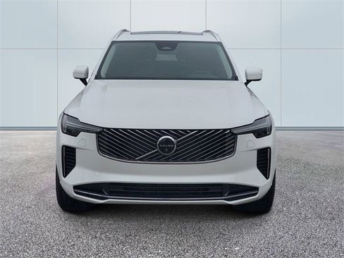 Used 2025 Volvo XC90 B6 Plus image 2