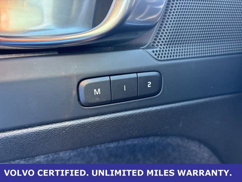 Used 2024 Volvo XC40 B5 Plus image 25