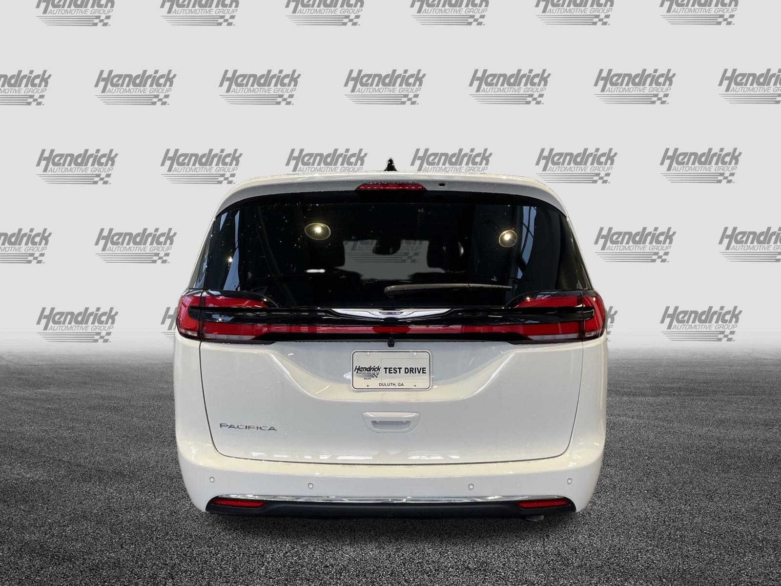 Used 2026 Chrysler Pacifica Select FWD image 9