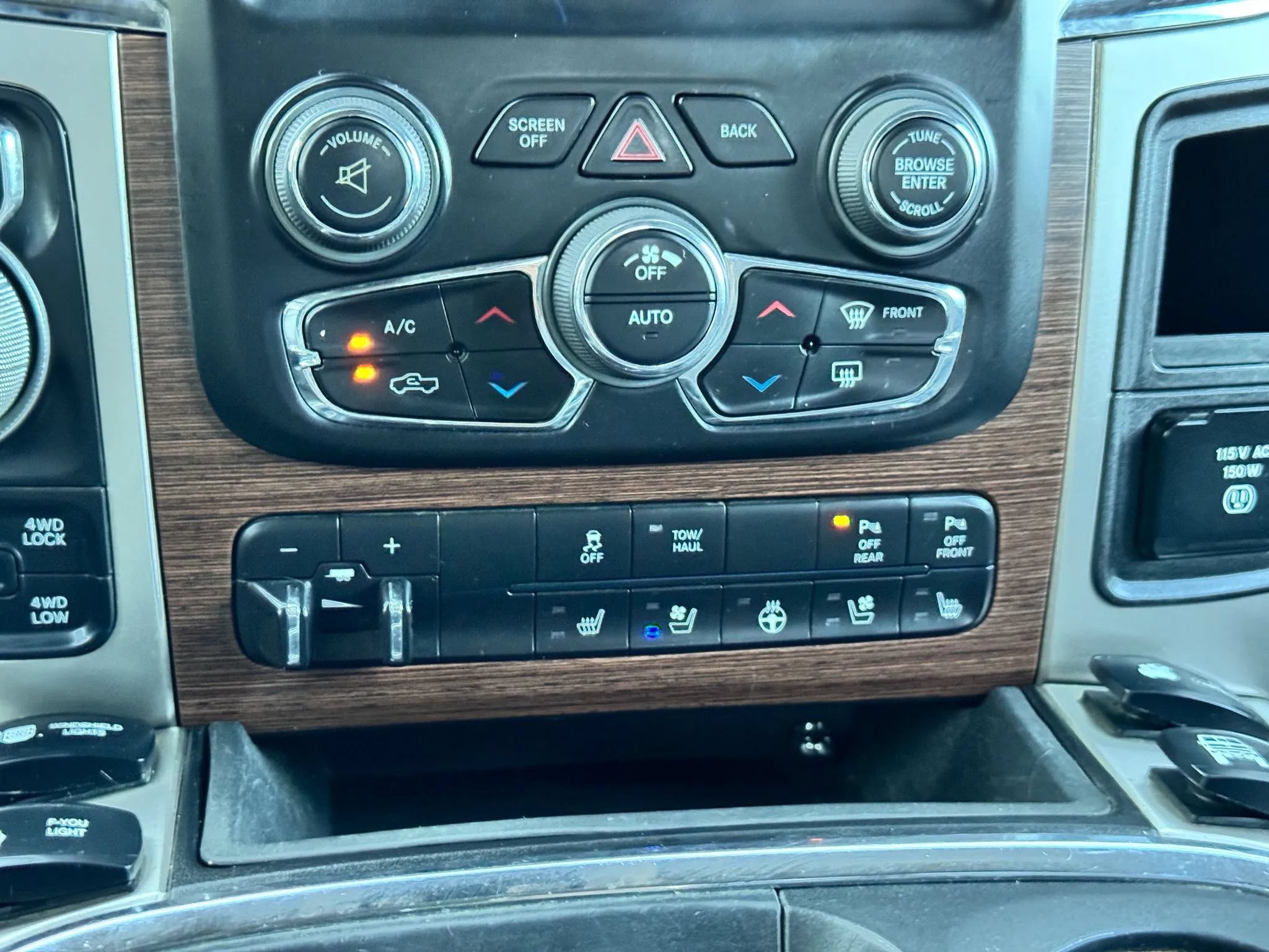 Used 2017 RAM 1500 Laramie w/ Convenience Group AWD/4WD image 35