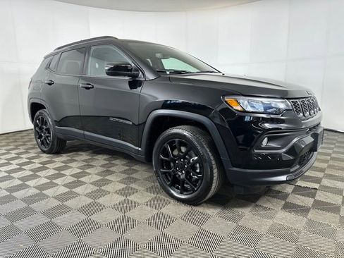 Used 2024 Jeep Compass Latitude w/ Sun and Sound Group image 2