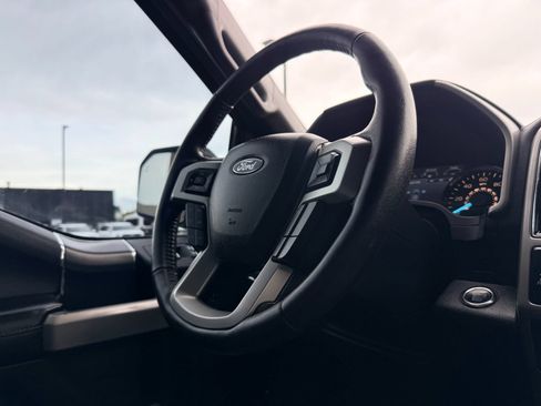 Used 2018 Ford F150 Lariat w/ Equipment Group 502A Luxury AWD/4WD image 9