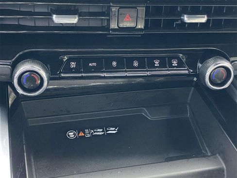 Used 2025 Chevrolet Tahoe LT image 28