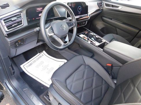 Used 2025 Volkswagen Atlas Cross Sport SE image 16