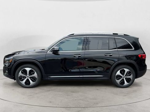 Used 2025 Mercedes-Benz GLB 250 4MATIC image 2