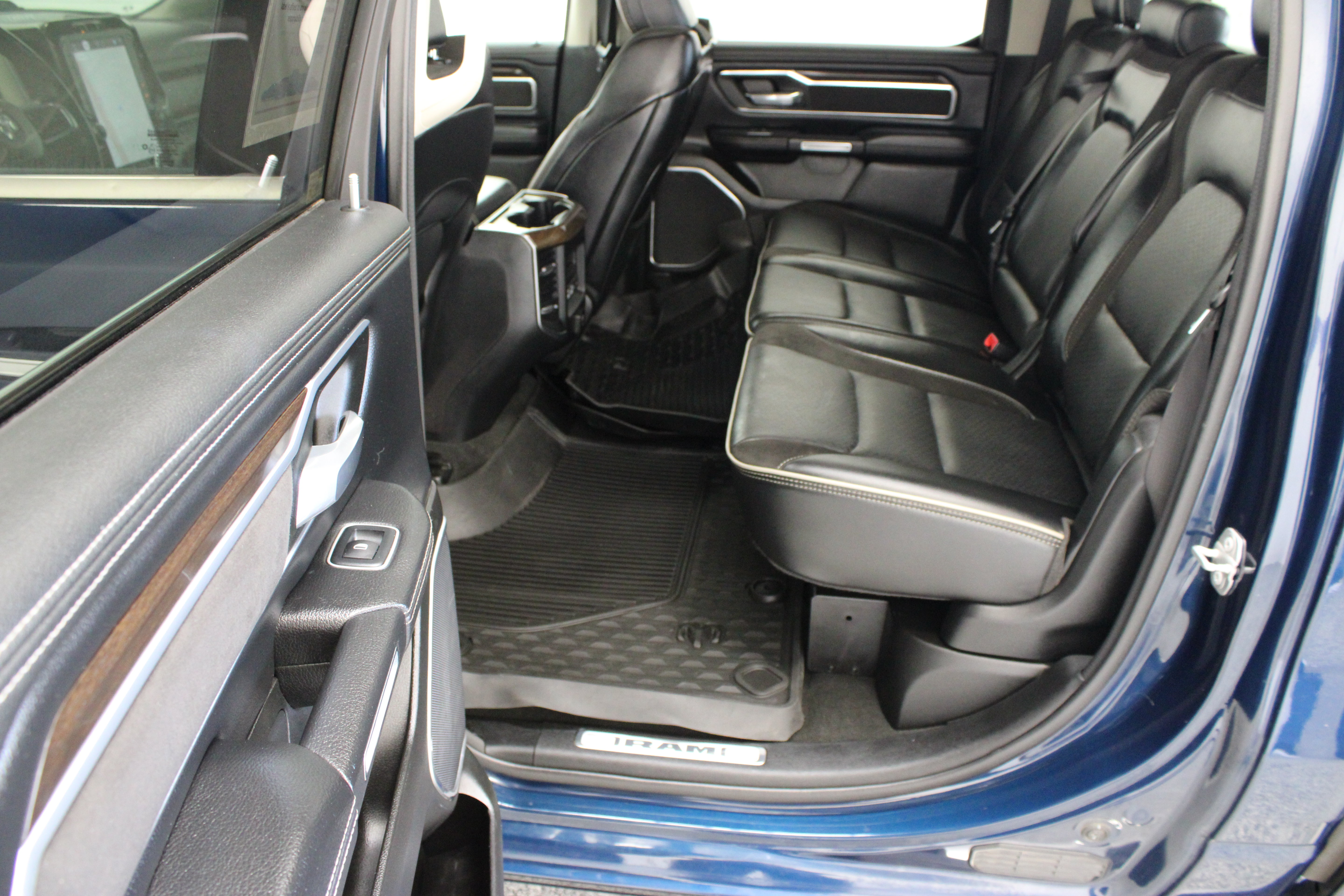 Used 2022 RAM 1500 Laramie AWD/4WD image 30