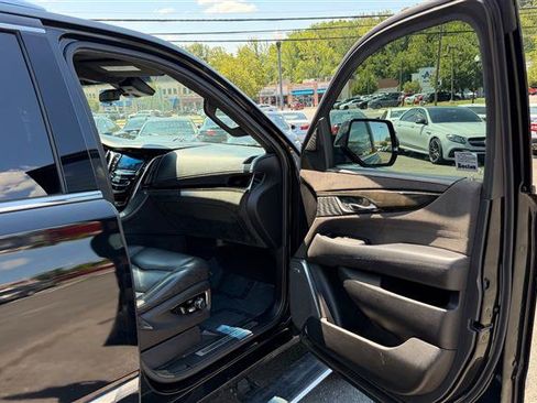 Used 2017 Cadillac Escalade Platinum AWD/4WD image 36