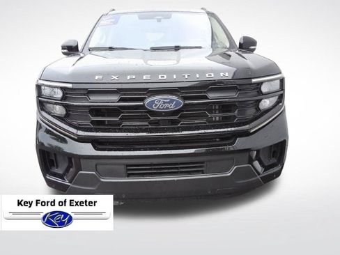Used 2025 Ford Expedition Active AWD/4WD image 3