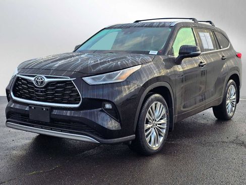 Used 2024 Toyota Highlander Platinum image 8