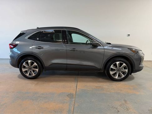 Used 2025 Ford Escape Platinum AWD/4WD image 6