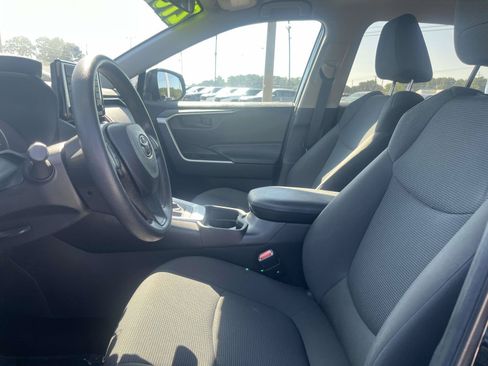Used 2021 Toyota RAV4 LE FWD image 15