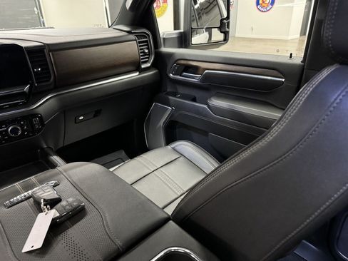 Used 2024 Chevrolet Silverado 2500 High Country w/ Technology Package AWD/4WD image 31