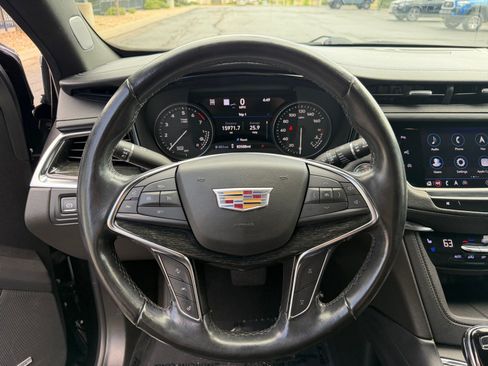 Used 2022 Cadillac XT5 Premium Luxury w/ Technology Package AWD/4WD image 9