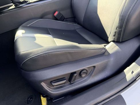 Used 2025 Toyota Camry SE image 18