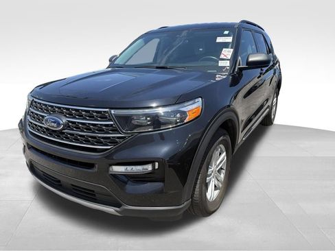 Used 2024 Ford Explorer XLT w/ Equipment Group 202A AWD/4WD image 7