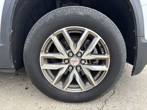 Used 2019 GMC Acadia SLE image 12