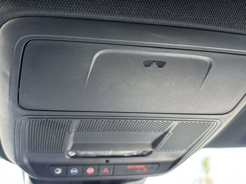 Used 2025 Buick Enclave Preferred FWD image 37