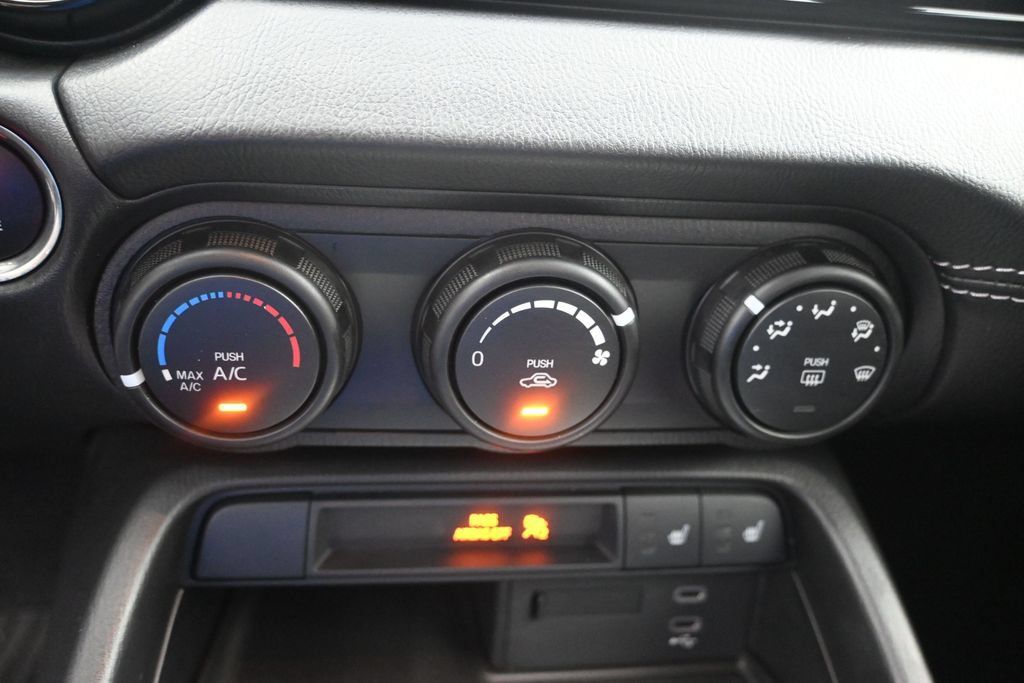 Used 2025 MAZDA MX-5 Miata Club RWD image 17
